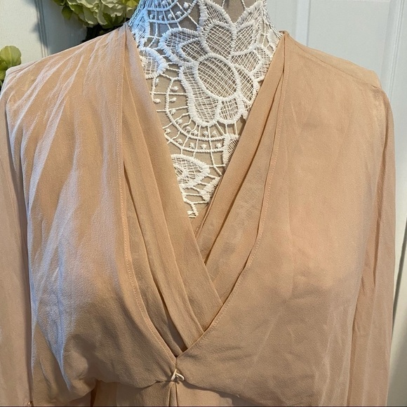 Alice + Olivia Silk V-Neck Tunic 3/4 Sleeve Button closure front Neutrals Small - Picture 6 of 8
